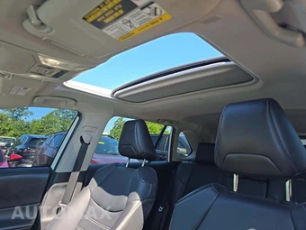 2023 Toyota RAV4 XLE Premium - miniatura 11