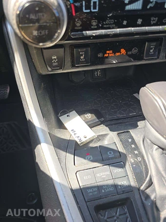 2023 Toyota RAV4 XLE Premium - miniatura 8