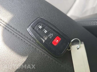 2023 Toyota RAV4 XLE Premium - miniatura 5
