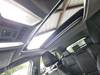 2023 Toyota RAV4 XLE Premium – miniatura 11