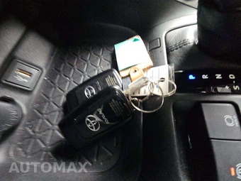 2023 Toyota RAV4 XLE Premium – miniatura 8