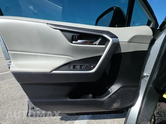 2023 Toyota RAV4 XLE Premium - miniatura 9