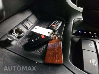 2023 Toyota RAV4 XLE Premium - miniatura 8