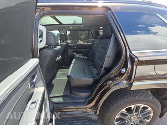 2023 Toyota Sequoia Limited – miniatura 10