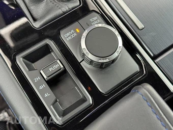 2023 Toyota Sequoia Platinum - miniatura 32