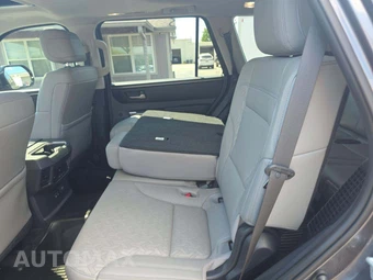 2023 Toyota Sequoia SR5 - miniatura 10
