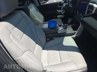 2023 Toyota Sequoia SR5 - miniatura 16