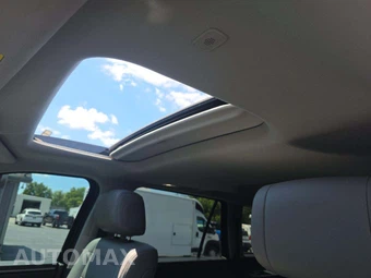2023 Toyota Sequoia SR5 - miniatura 8