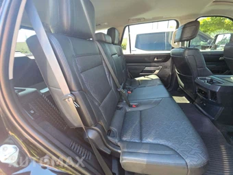2023 Toyota Sequoia SR5 – miniatura 17