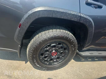 2023 Toyota Sequoia TRD Pro - miniatura 10