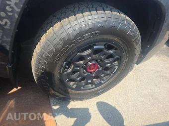 2023 Toyota Sequoia TRD Pro - miniatura 9