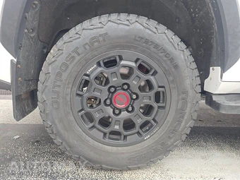 2023 Toyota Sequoia TRD Pro - miniatura 5