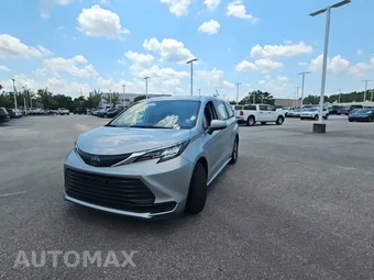 2023 Toyota Sienna LE 8-Passenger 120.5" WB