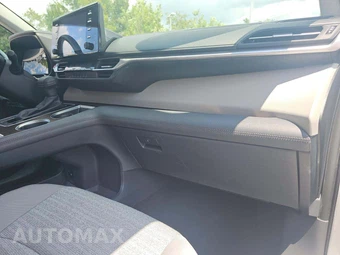 2023 Toyota Sienna LE 8-Passenger 120.5" WB - miniatura 17