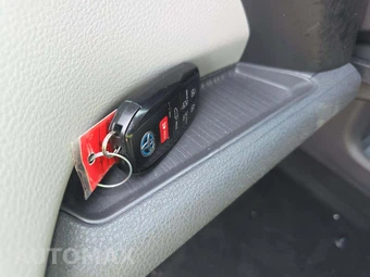 2023 Toyota Sienna XLE 7-Passenger 120.5" WB - miniatura 5