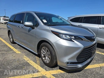 2023 Toyota Sienna XLE 7-Passenger 120.5" WB - miniatura 3