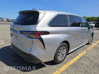 2023 Toyota Sienna XLE 7-Passenger 120.5" WB - miniatura 4