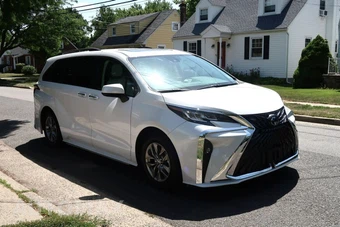 2023 Toyota Sienna XLE 7-Passenger 120.5" WB - miniatura 3