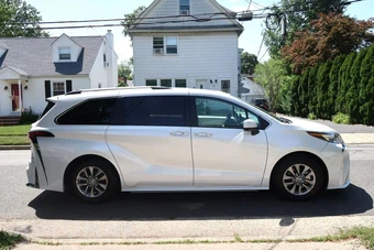 2023 Toyota Sienna XLE 7-Passenger 120.5" WB - miniatura 8