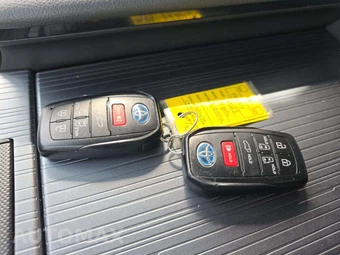 2023 Toyota Sienna XLE 8-Passenger - miniatura 8