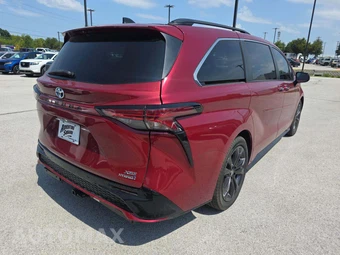 2023 Toyota Sienna XSE 7-Passenger 120.5" WB - miniatura 3