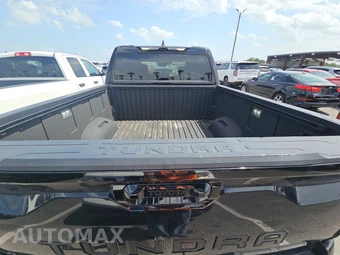 2023 Toyota Tundra Platinum Crew Cab Short Bed - miniatura 16