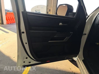 2023 Toyota Tundra SR5 Crew Cab Medium Bed - miniatura 9
