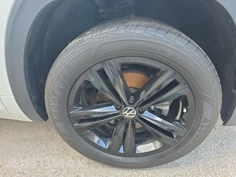 2023 Volkswagen Atlas Cross Sport 2.0T SEL R-Line Black - miniatura 9