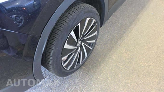 2023 Volkswagen ID.4 Pro S Plus w/VW Sound - miniatura 8
