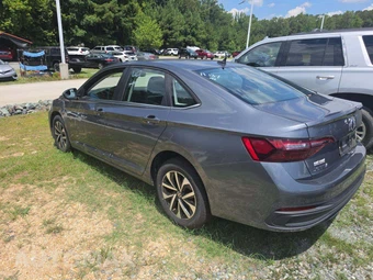 2023 Volkswagen Jetta S - miniatura 2
