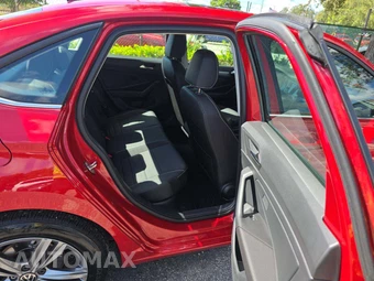 2023 Volkswagen Jetta SE - miniatura 16