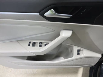 2023 Volkswagen Jetta SE - miniatura 9