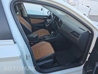 2023 Volkswagen Jetta SEL - miniatura 8