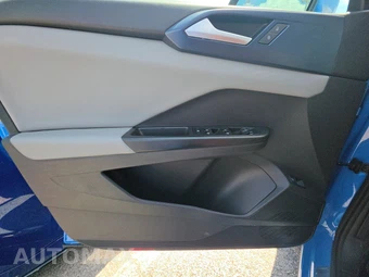 2023 Volkswagen Taos SE – miniatura 9