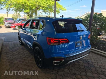 2023 Volkswagen Taos SE - miniatura 2