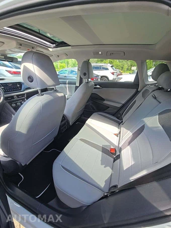 2023 Volkswagen Taos SE - miniatura 13