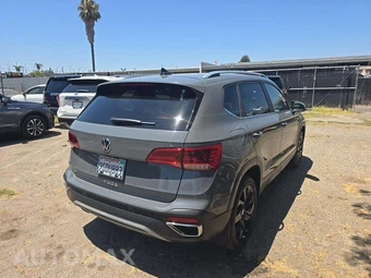 2023 Volkswagen Taos SE - miniatura 3