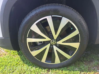 2023 Volkswagen Taos SE - miniatura 18