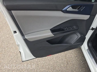 2023 Volkswagen Taos SE - miniatura 9