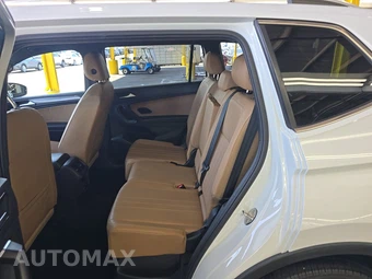 2023 Volkswagen Tiguan SE - miniatura 13