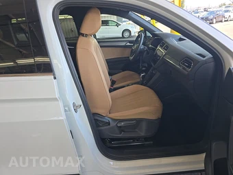 2023 Volkswagen Tiguan SE - miniatura 8