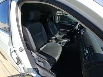 2023 Volkswagen Tiguan SE - miniatura 8