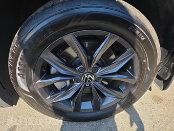 2023 Volkswagen Tiguan SE - miniatura 8