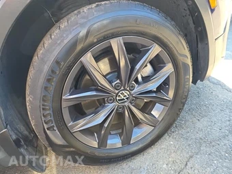 2023 Volkswagen Tiguan SE - miniatura 9