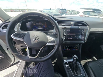 2023 Volkswagen Tiguan SE - miniatura 11