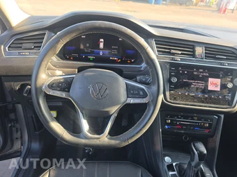 2023 Volkswagen Tiguan SE – miniatura 10