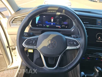 2023 Volkswagen Tiguan SE - miniatura 10