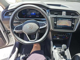2023 Volkswagen Tiguan SE - miniatura 10