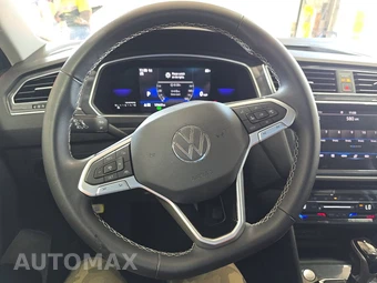 2023 Volkswagen Tiguan SE - miniatura 10