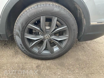 2023 Volkswagen Tiguan SE - miniatura 18